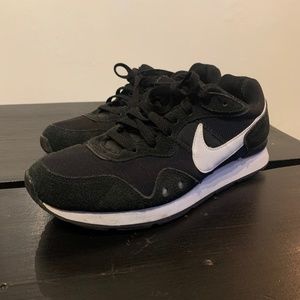 Nike venture runners